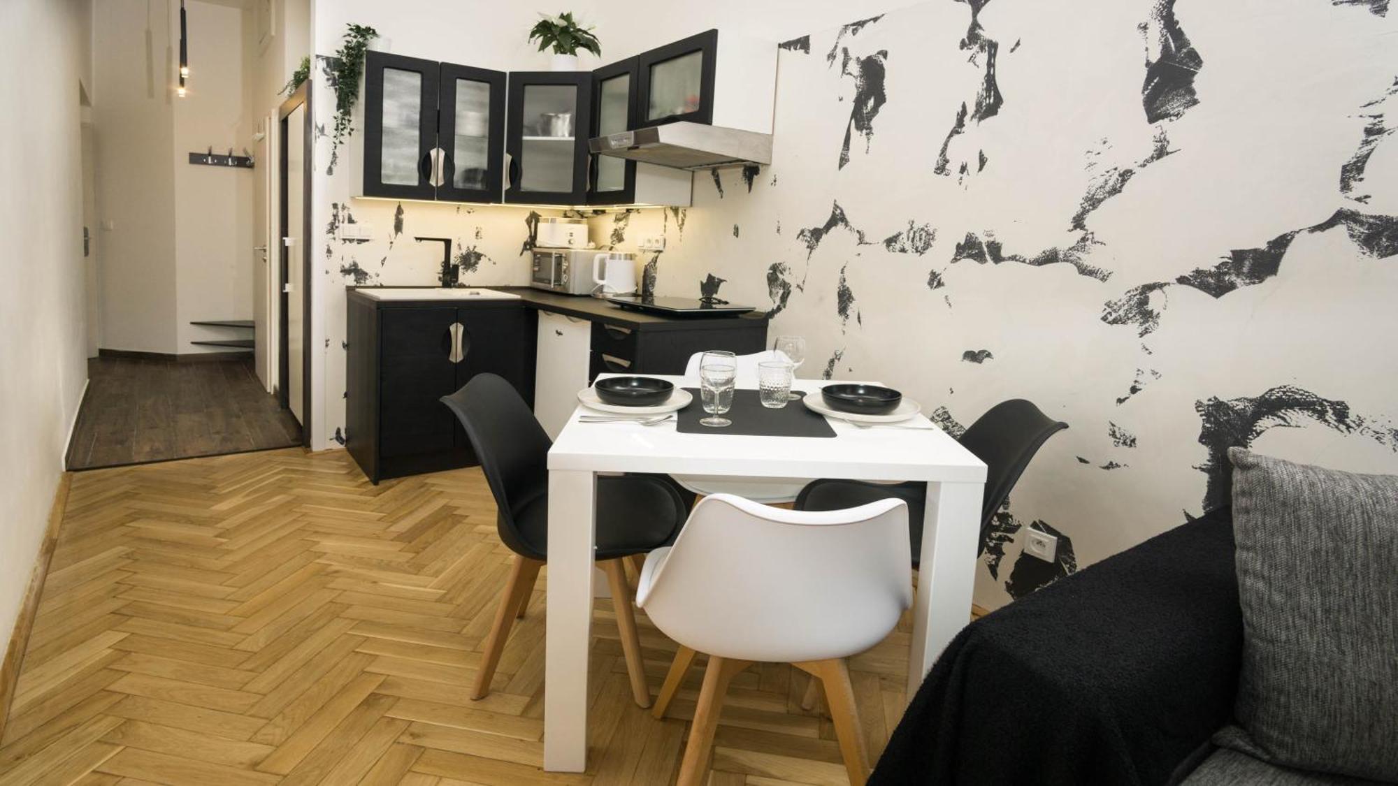 Black & White Apartment Prague By Wenceslas Square And Muzeum Luaran gambar
