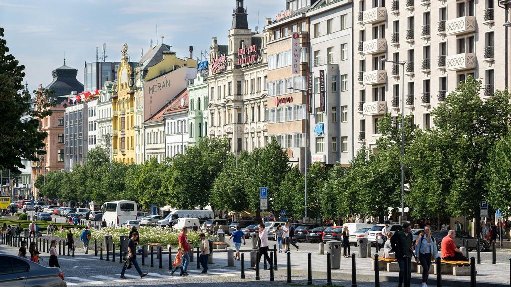 Black & White Apartment Prague By Wenceslas Square And Muzeum Luaran gambar