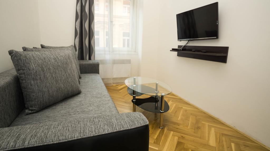 Black & White Apartment Prague By Wenceslas Square And Muzeum Luaran gambar