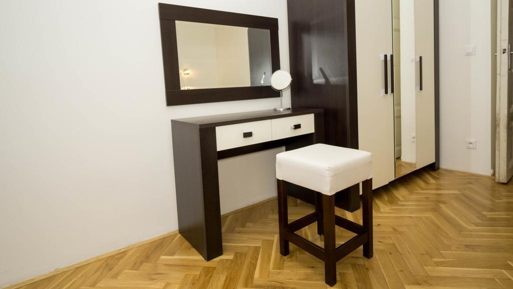 Black & White Apartment Prague By Wenceslas Square And Muzeum Luaran gambar