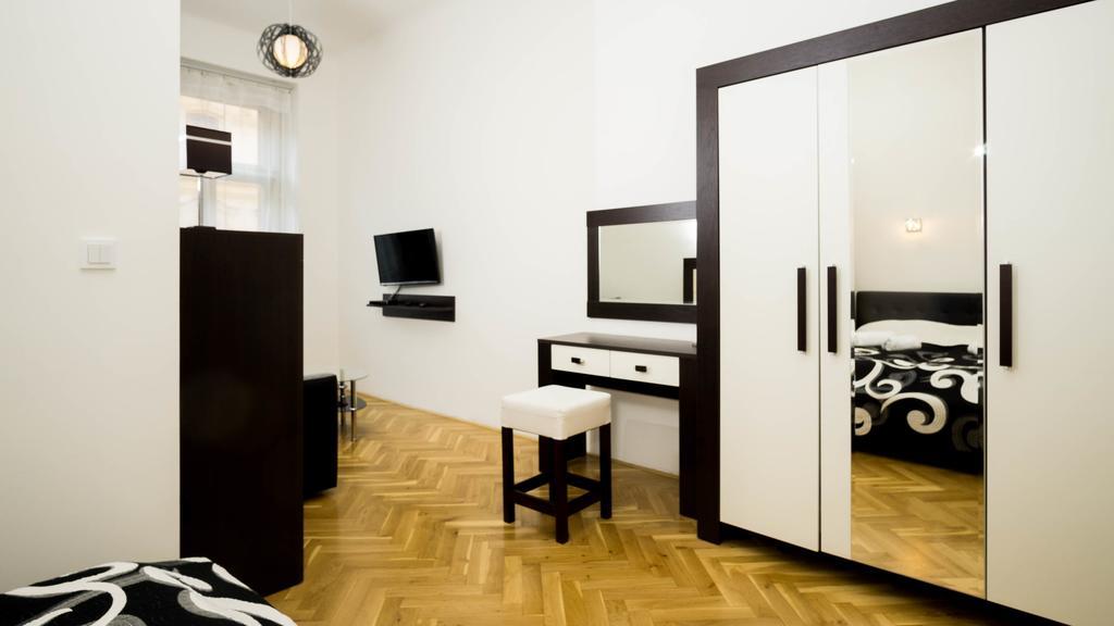 Black & White Apartment Prague By Wenceslas Square And Muzeum Luaran gambar