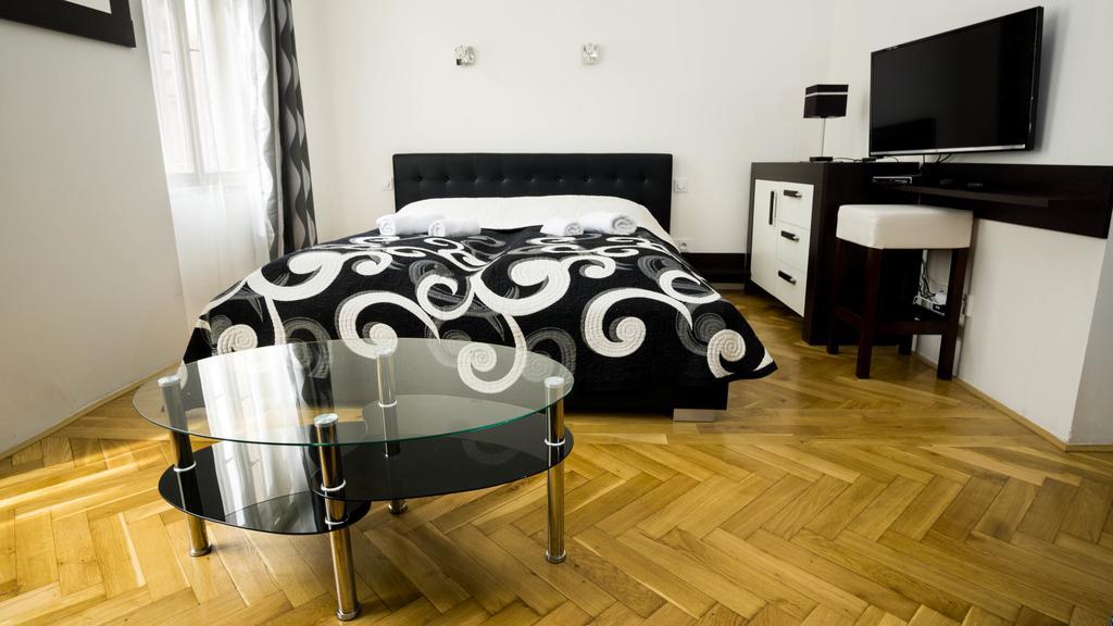 Black & White Apartment Prague By Wenceslas Square And Muzeum Luaran gambar