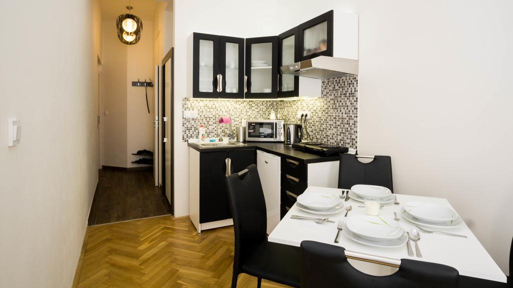 Black & White Apartment Prague By Wenceslas Square And Muzeum Luaran gambar